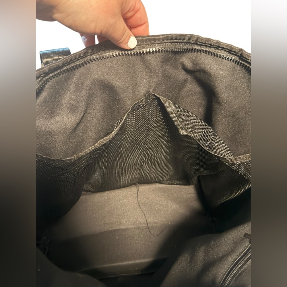 BearPaw Black Nylon Tote Bag with Front Drawstring Pocket Travel Work - Picture 10 of 11